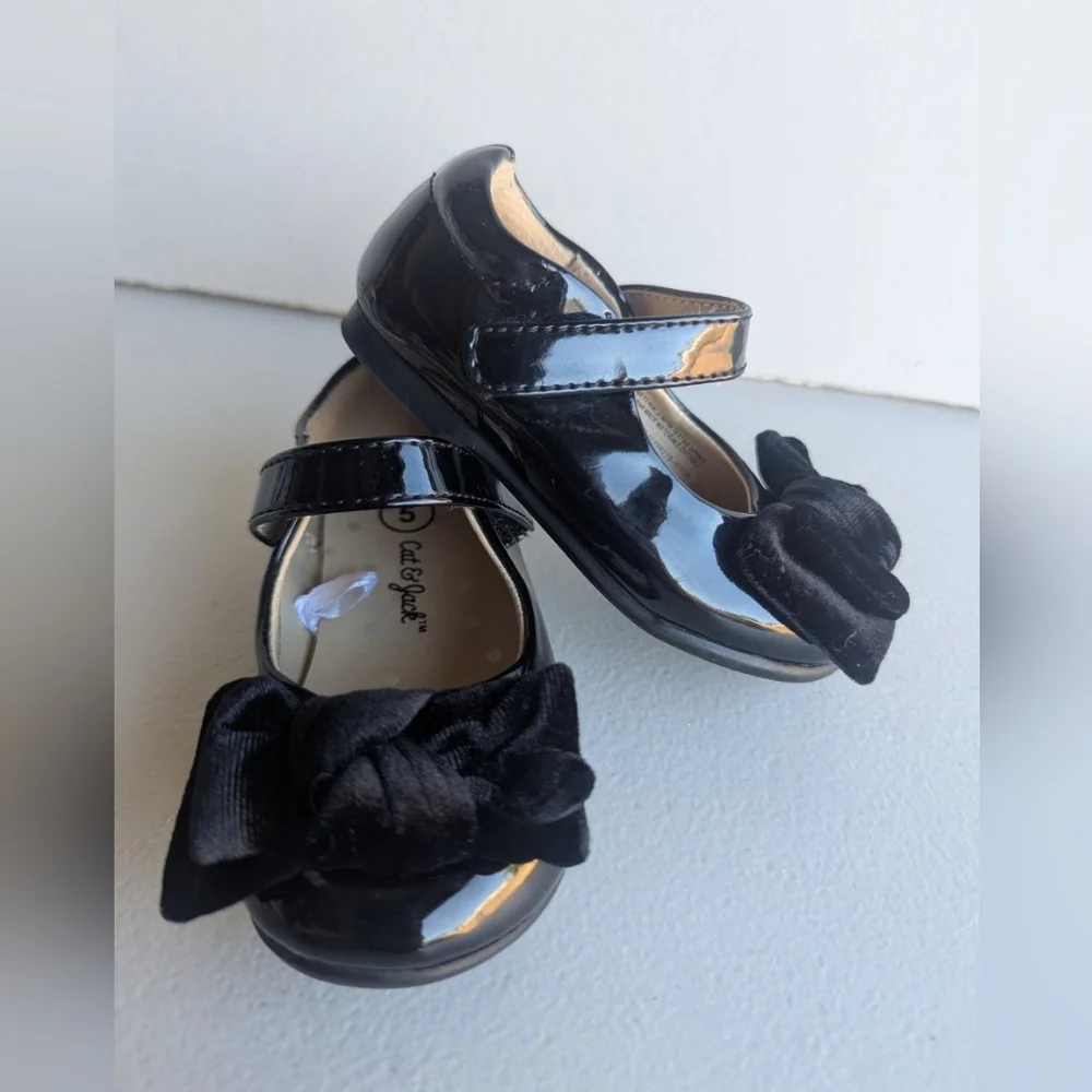 Cat & Jack Black Patent Mary Jane Shoes with Bow